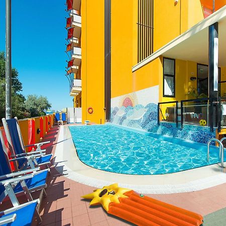 Viva Beach Hotel リミニ エクステリア 写真