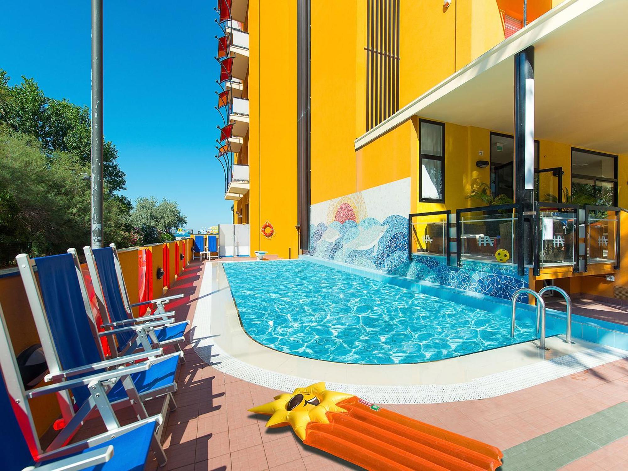 Viva Beach Hotel リミニ エクステリア 写真