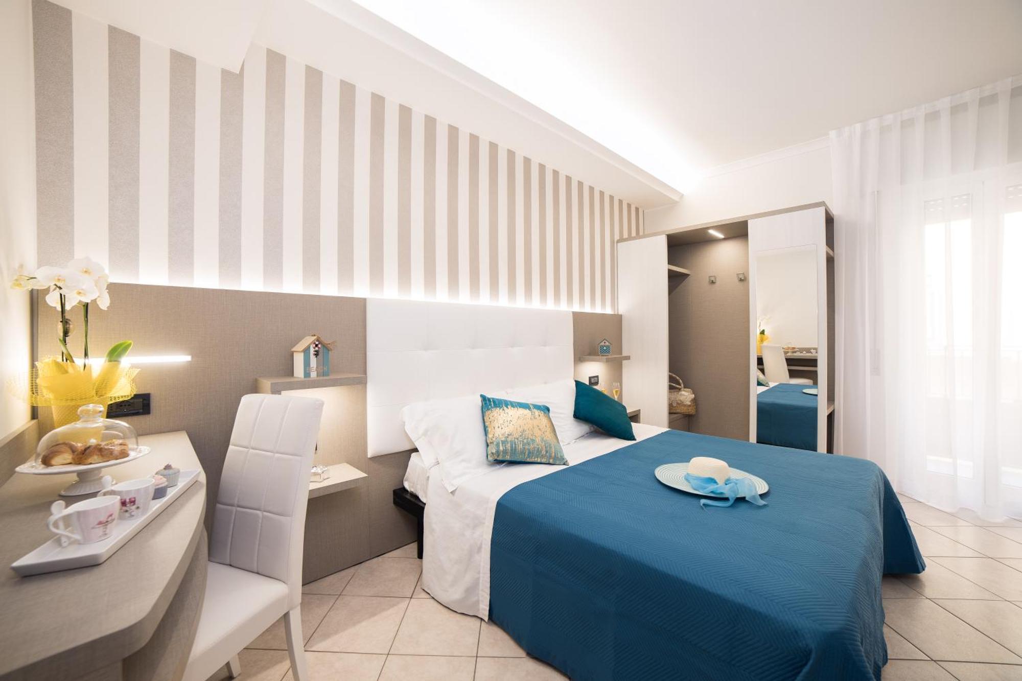 Viva Beach Hotel リミニ エクステリア 写真