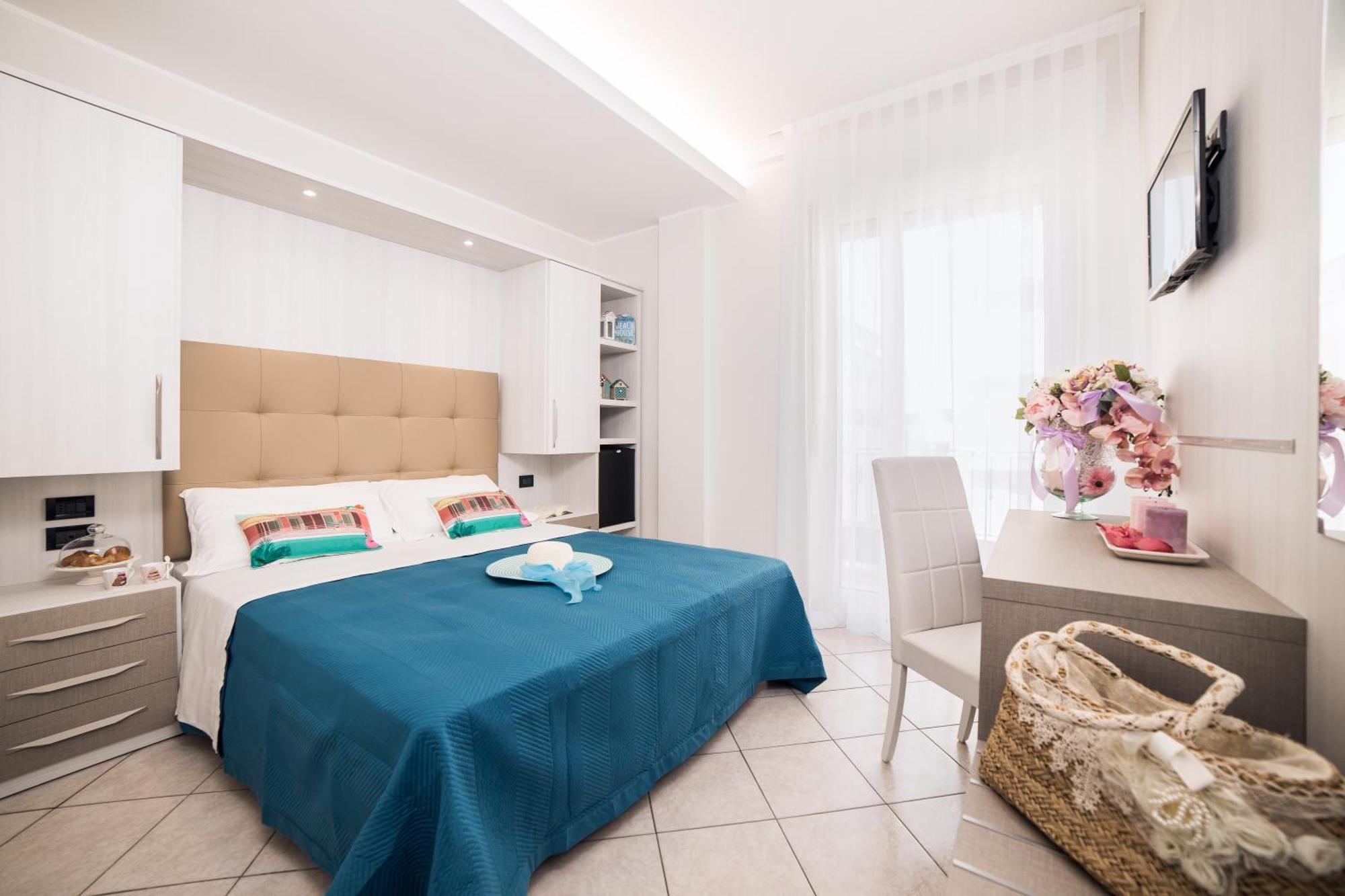 Viva Beach Hotel リミニ エクステリア 写真